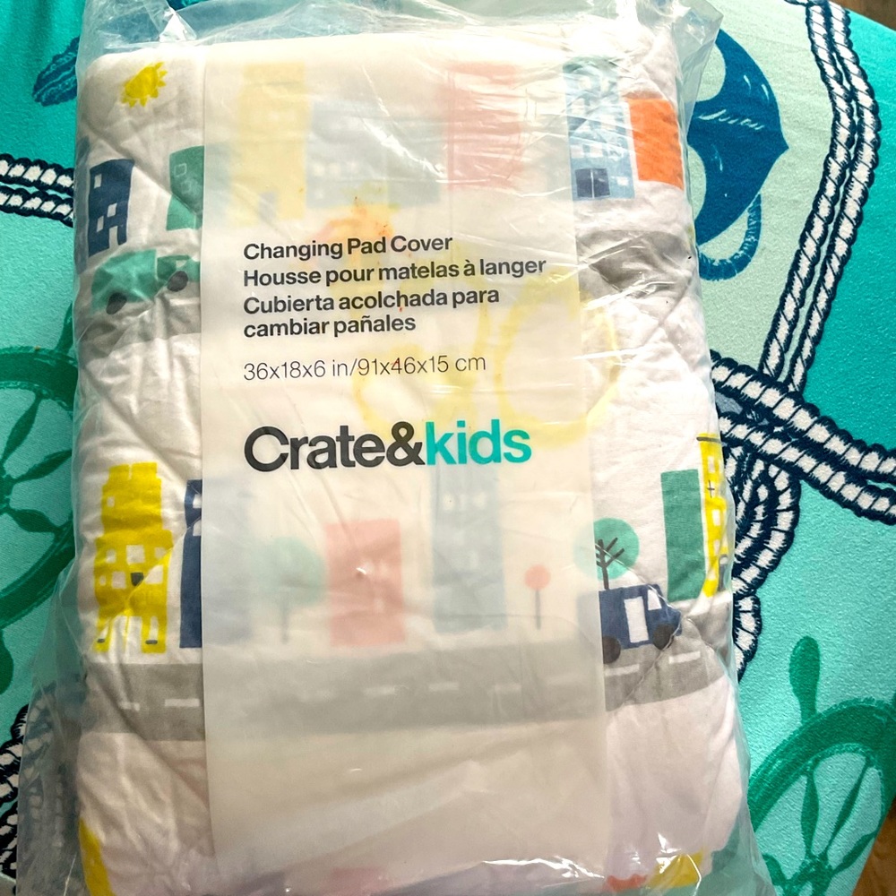 Crate & Barrel infant changing pad cover 100% cotton, style City Scape